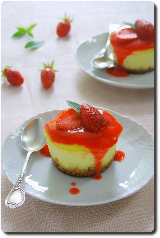 Mini-Cheesecake au yaourt et sauce aux fraises